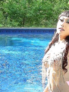 Glamorous Venus Lux
